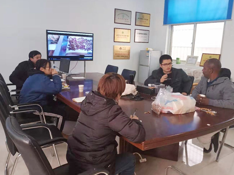 外國(guó)客戶廠家來(lái)訪并選購(gòu)微波設(shè)備